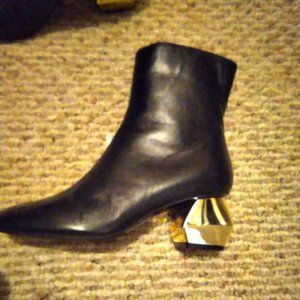 Giorgio Armani size 7 booties